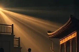 《白色信号塔》横版剧照，山脊上孤立的白塔与雷达天线