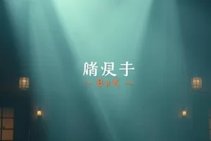 《银线回声》横版剧照，雨夜站台上银色列车灯带拉出长影